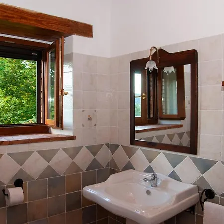 Sleeps 10 Pool Wifi Corgna